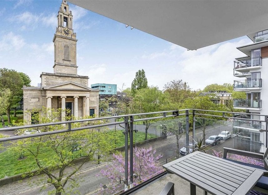 Flat Frean Street in Greater London