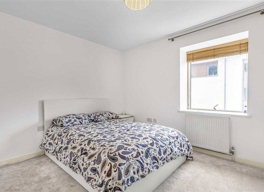 Flat Frean Street in Greater London