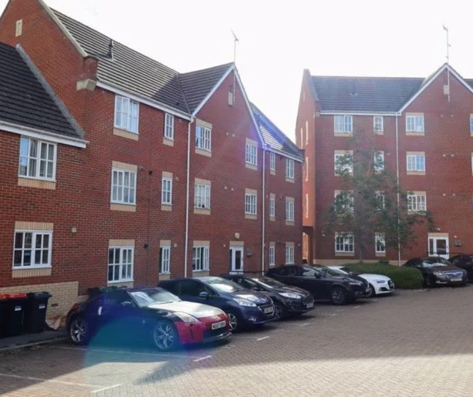 Flat Whaddon Way in Milton Keynes