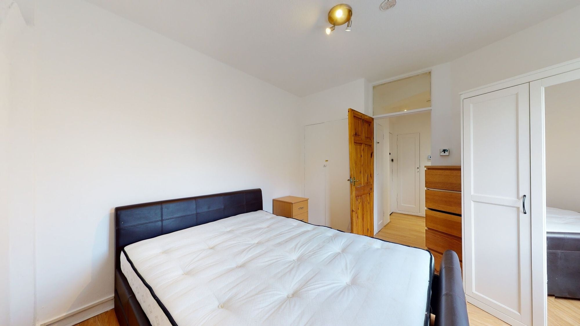 Flat Penfold Street in City of Westminster