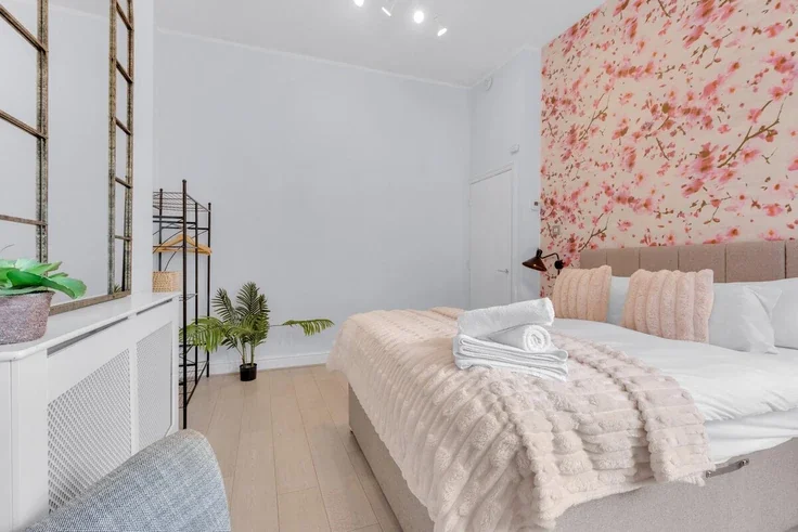 Flat Lena Gardens in Greater London