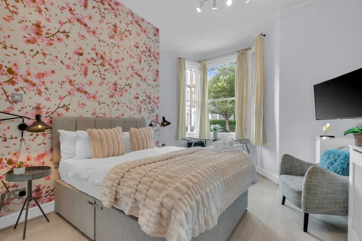 Flat Lena Gardens in Greater London