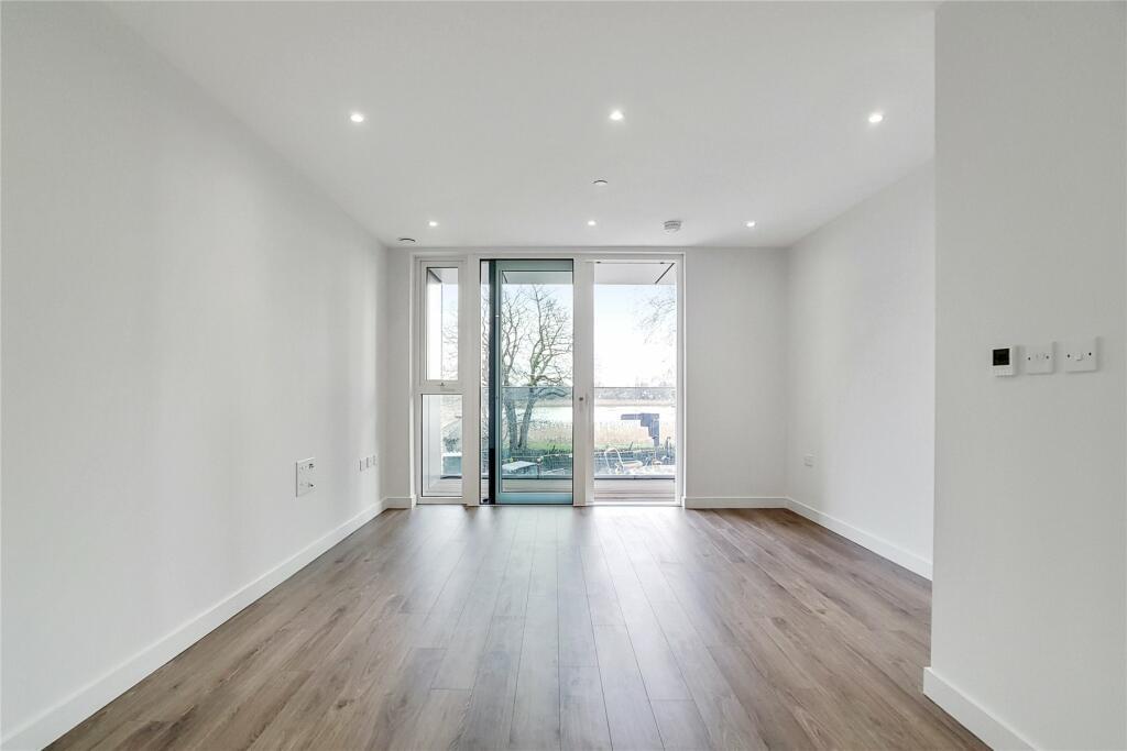 Flat Newnton Close in Greater London