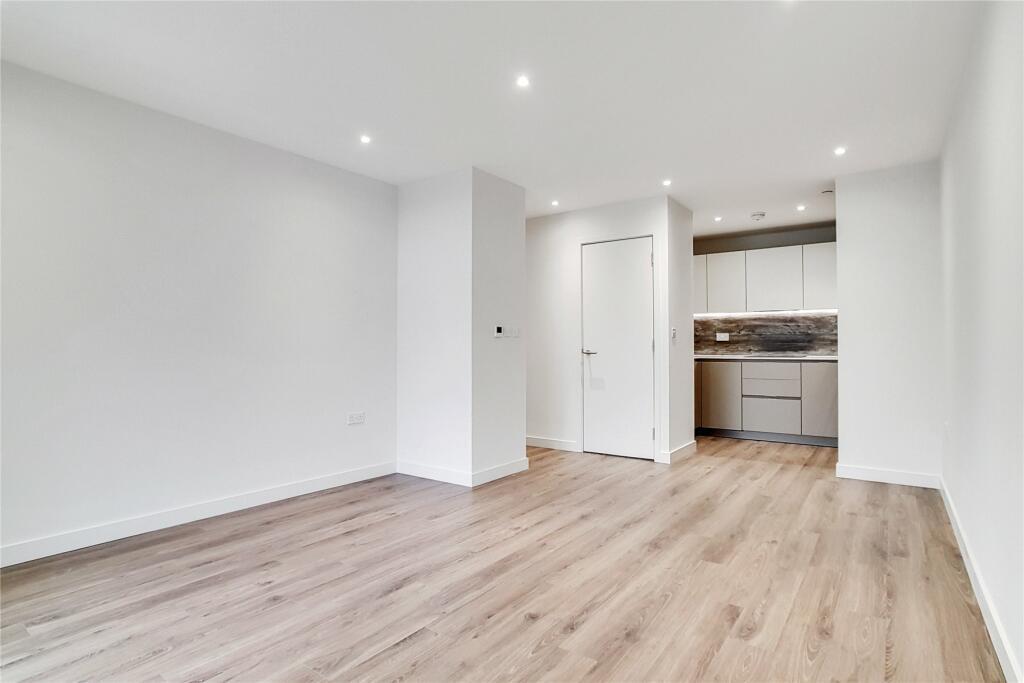 Flat Newnton Close in Greater London