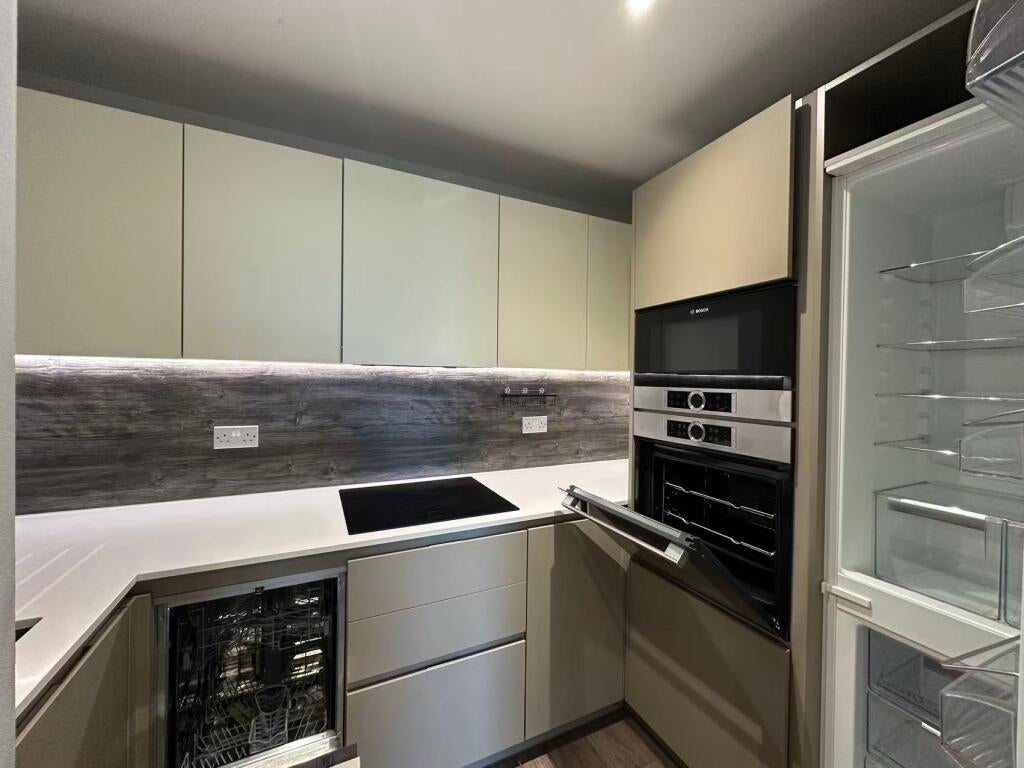 Flat Newnton Close in Greater London