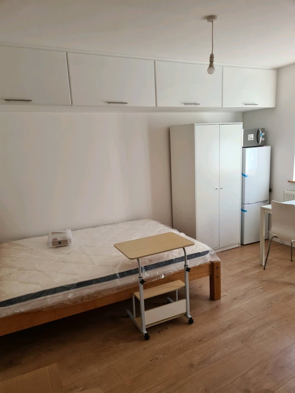 Flat Essex Road in Greater London