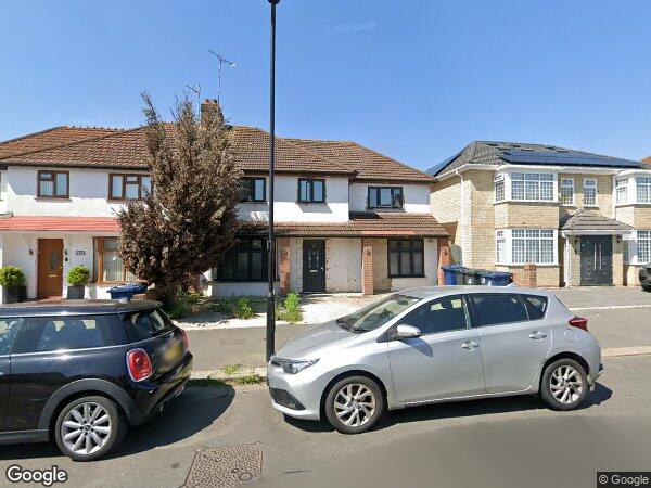 Flat Costons Lane in Greater London