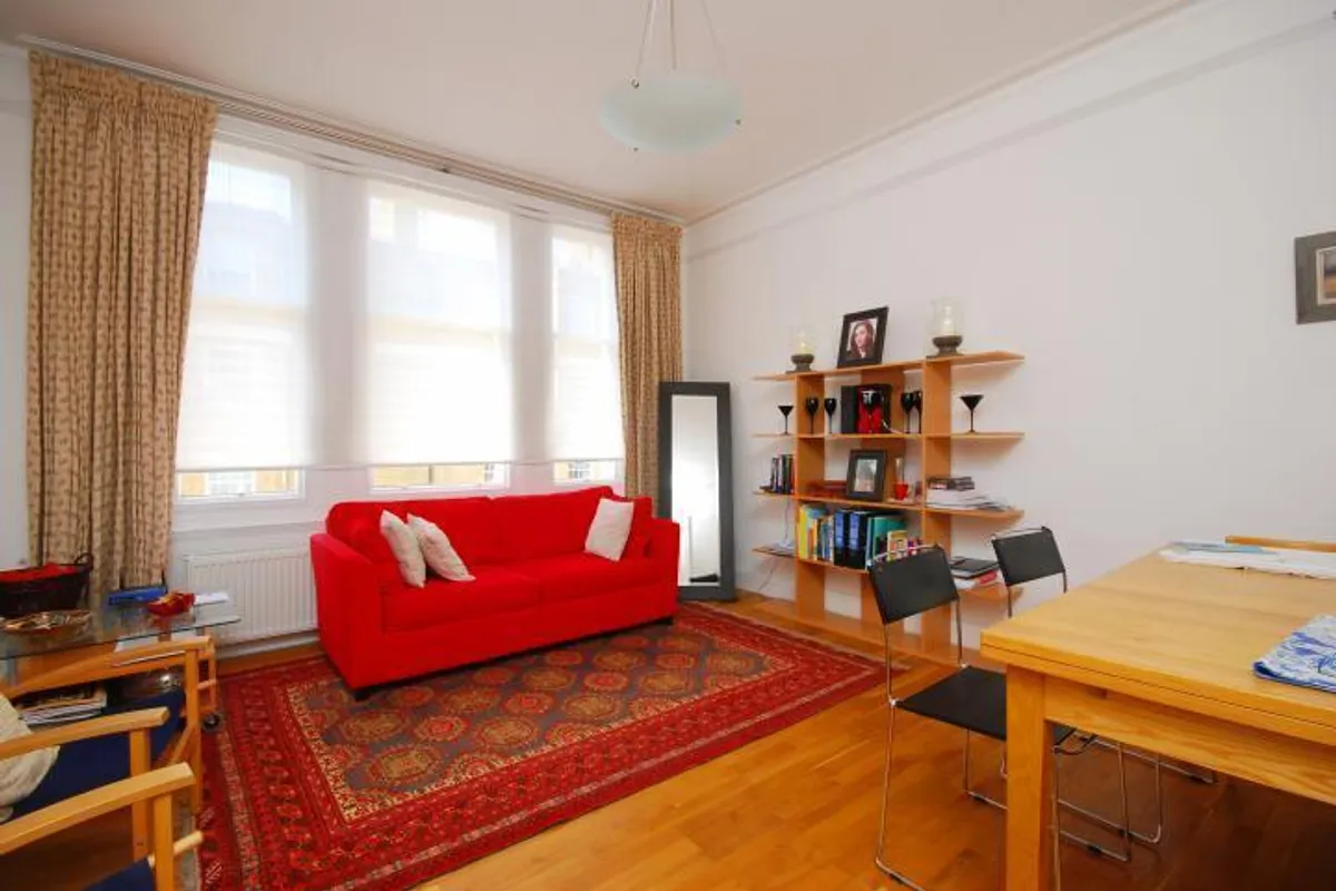 Flat Ridgmount Gardens in Greater London
