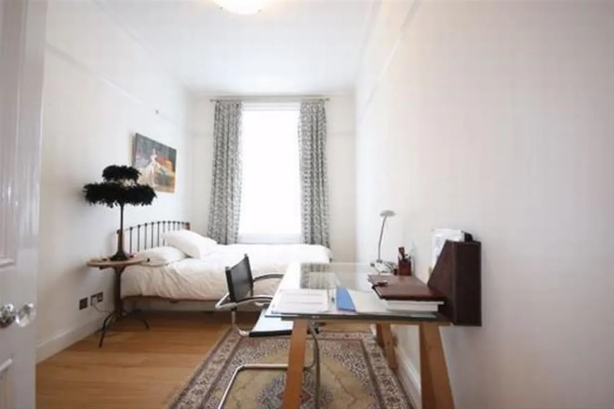 Flat Ridgmount Gardens in Greater London