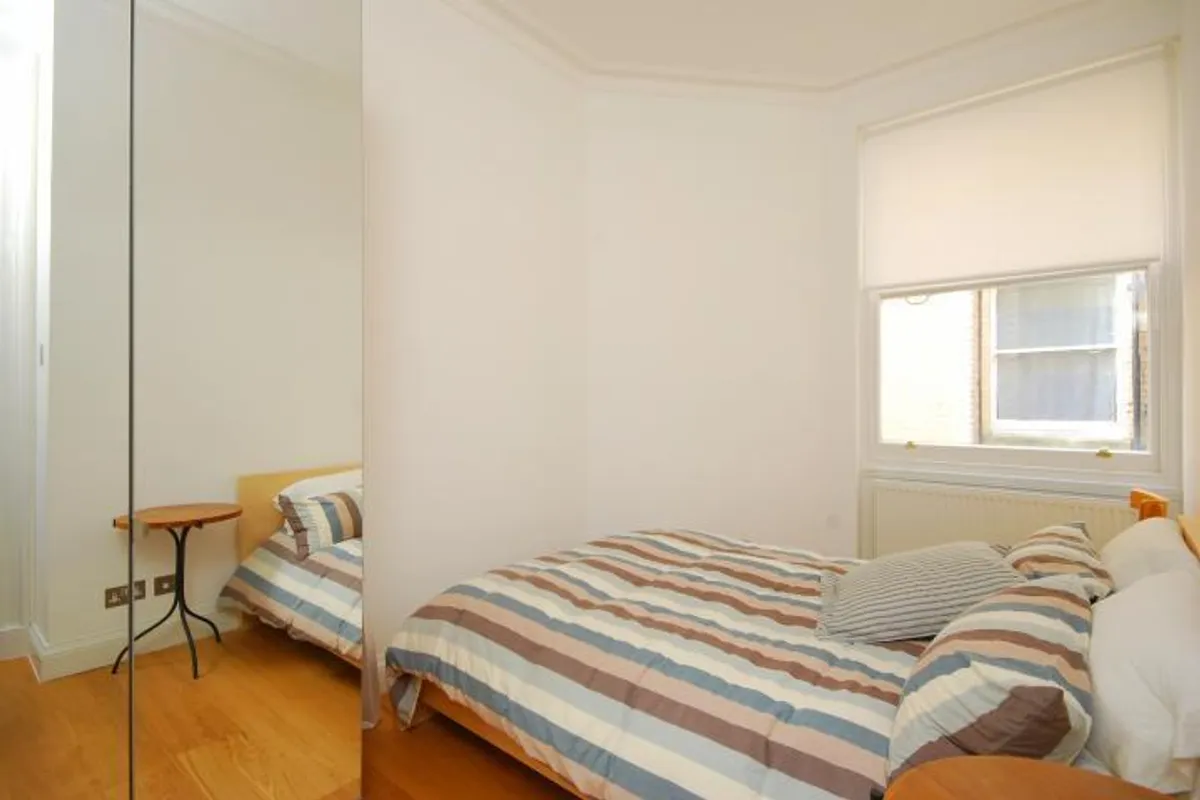 Flat Ridgmount Gardens in Greater London