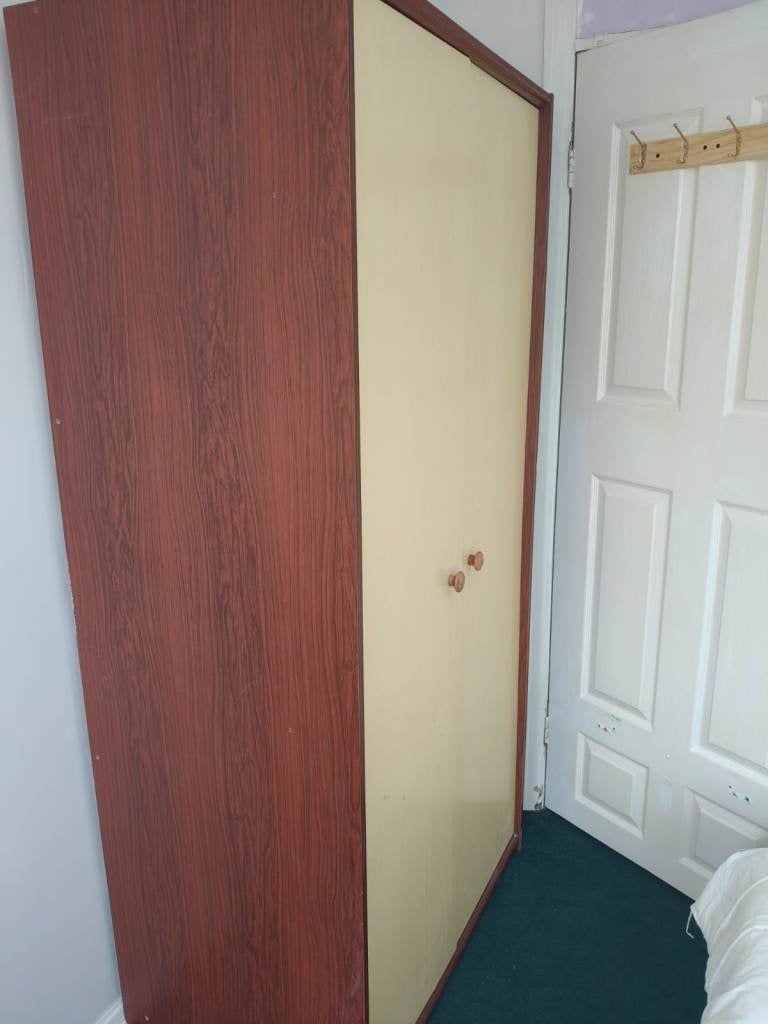 Room Calbourne Avenue in Greater London
