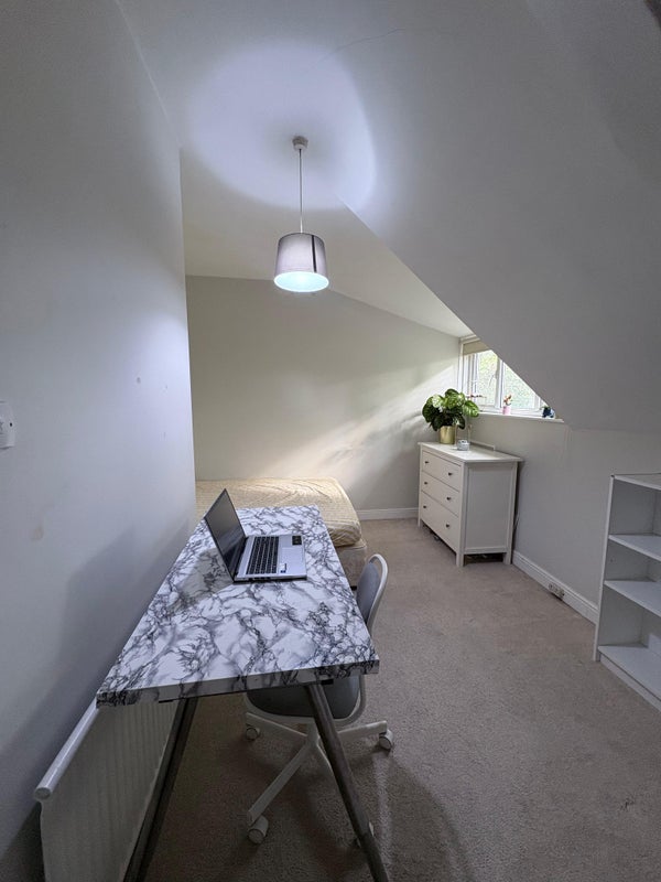 Room Belle Vue Avenue in Leeds