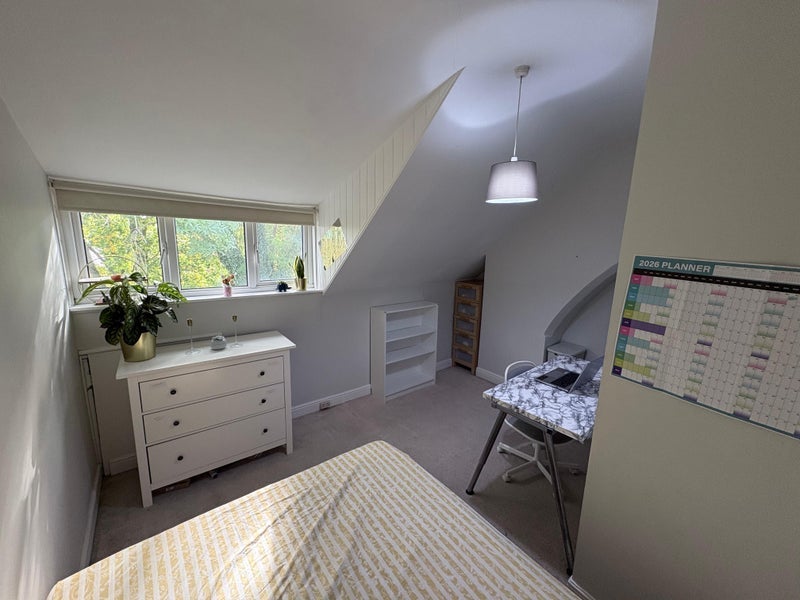 Room Belle Vue Avenue in Leeds