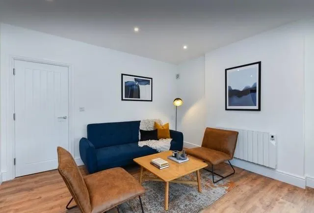 Flat Dovecote Lane in Nottingham