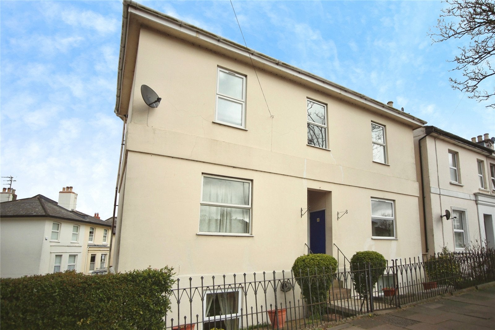 Flat Saint Georges Road in Cheltenham