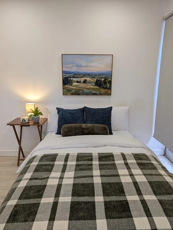 Flat Blackthorn Avenue in Greater London