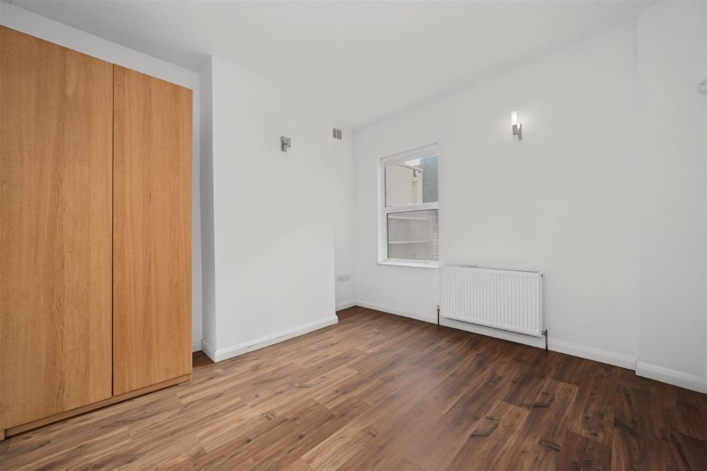 Flat Cavendish Avenue in Greater London