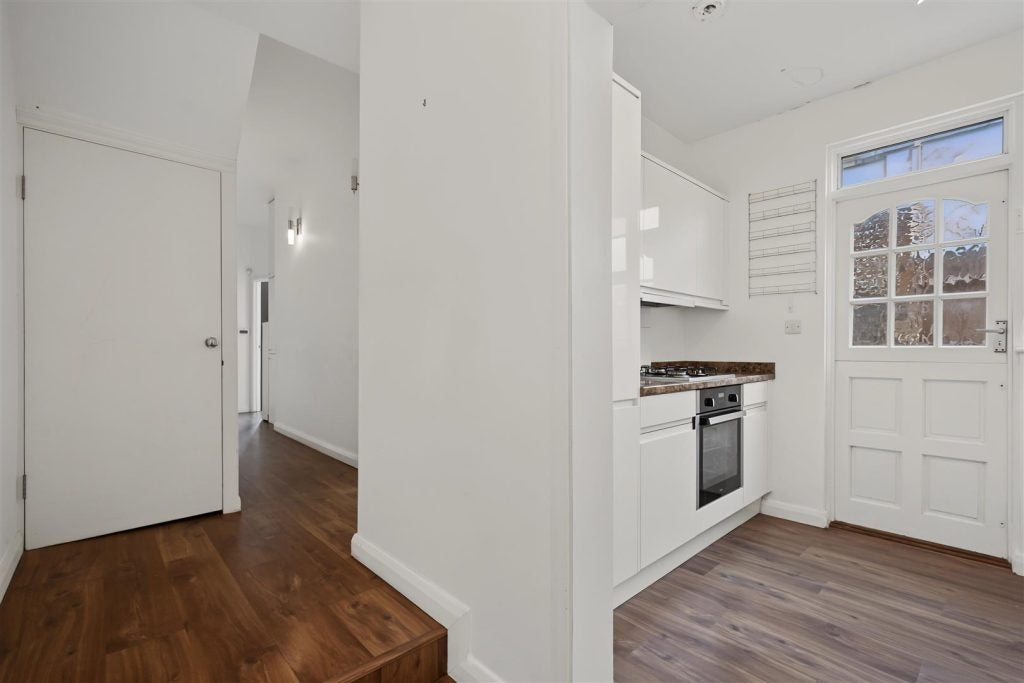Flat Cavendish Avenue in Greater London