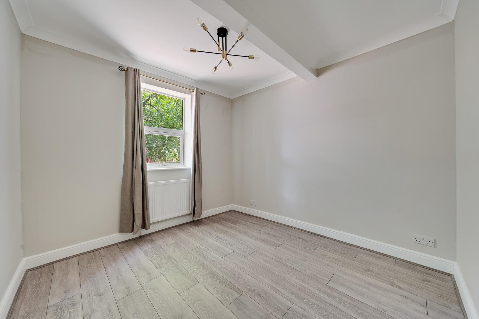 Flat Myddleton Road in Greater London