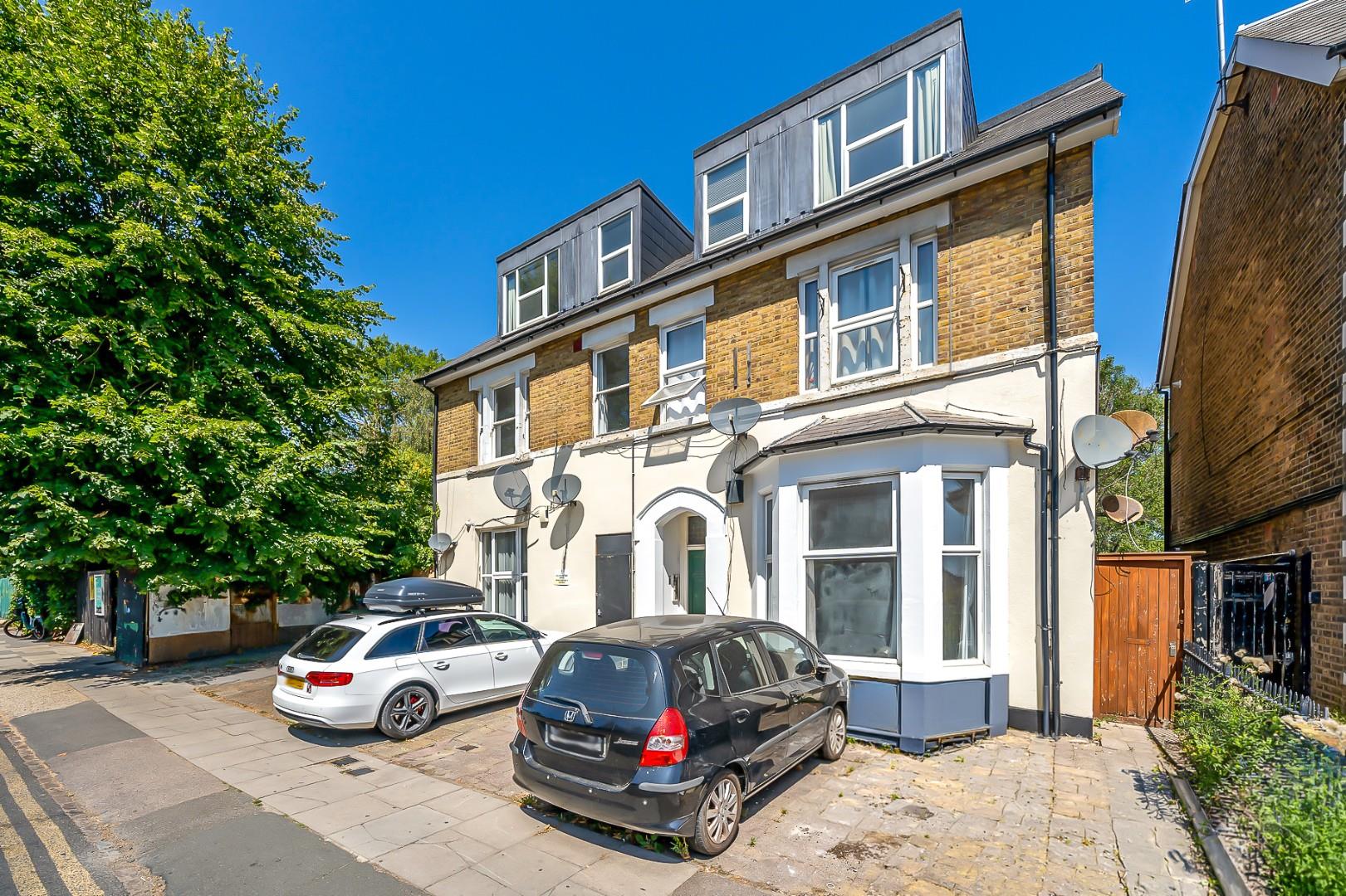 Flat Myddleton Road in Greater London