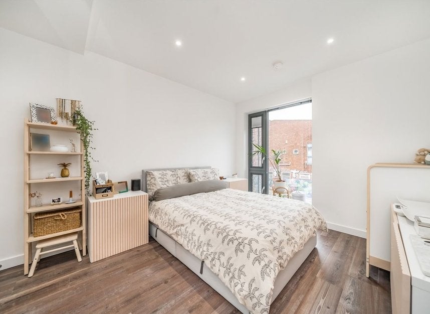 Flat St Anthony's Close in Greater London