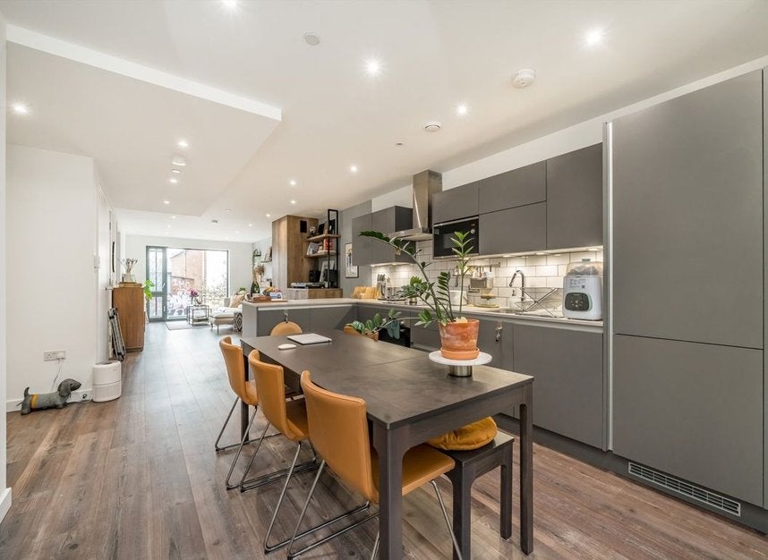 Flat St Anthony's Close in Greater London