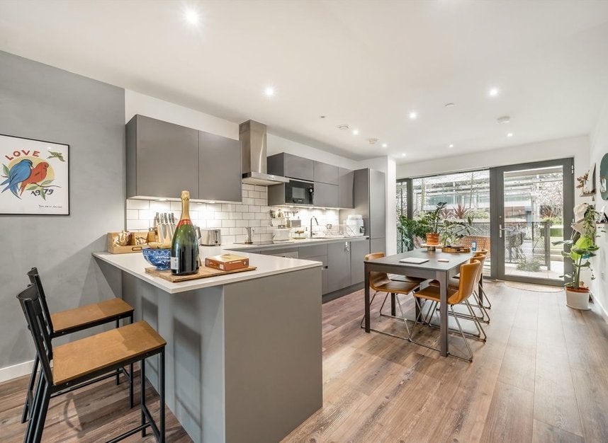 Flat St Anthony's Close in Greater London