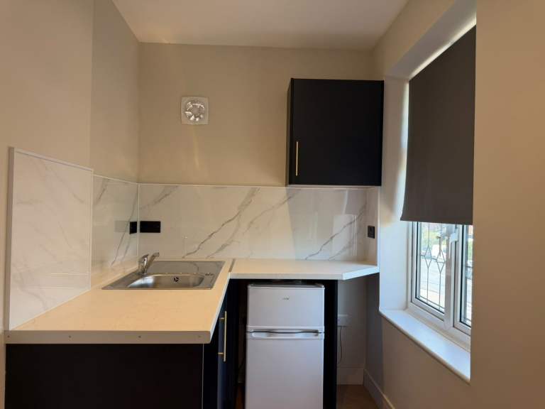 Flat Northolt Road in Greater London