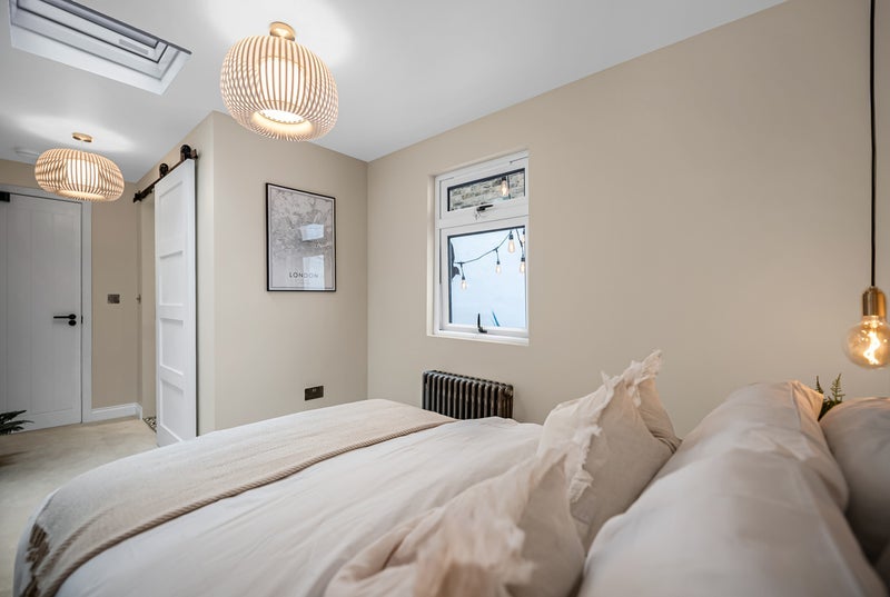 Room Ferndale Road in Greater London
