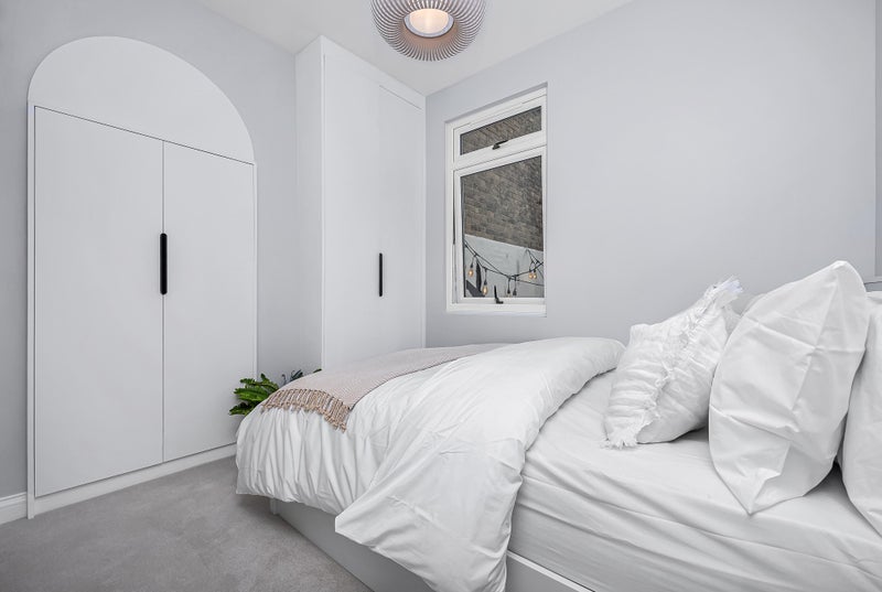 Room Ferndale Road in Greater London