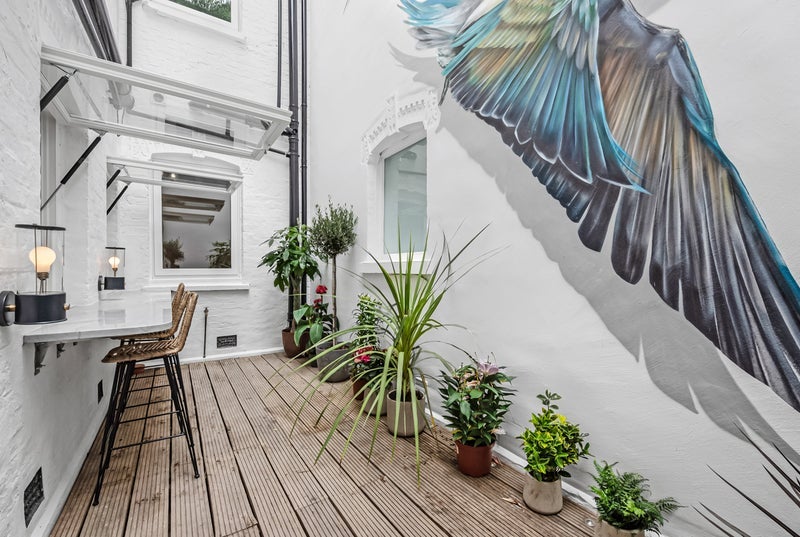 Room Ferndale Road in Greater London