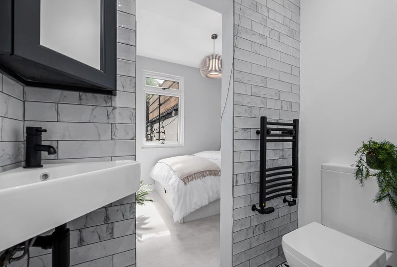 Room Ferndale Road in Greater London