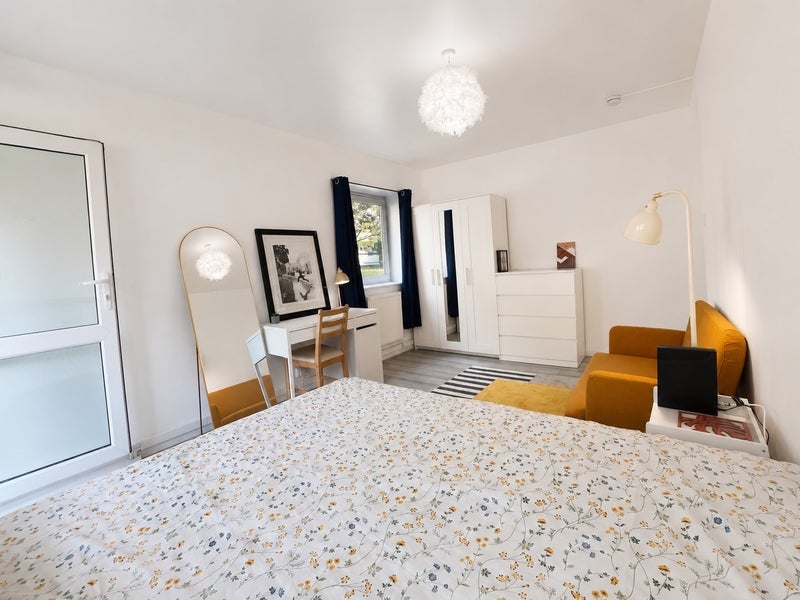 Room Catherall Road in Greater London