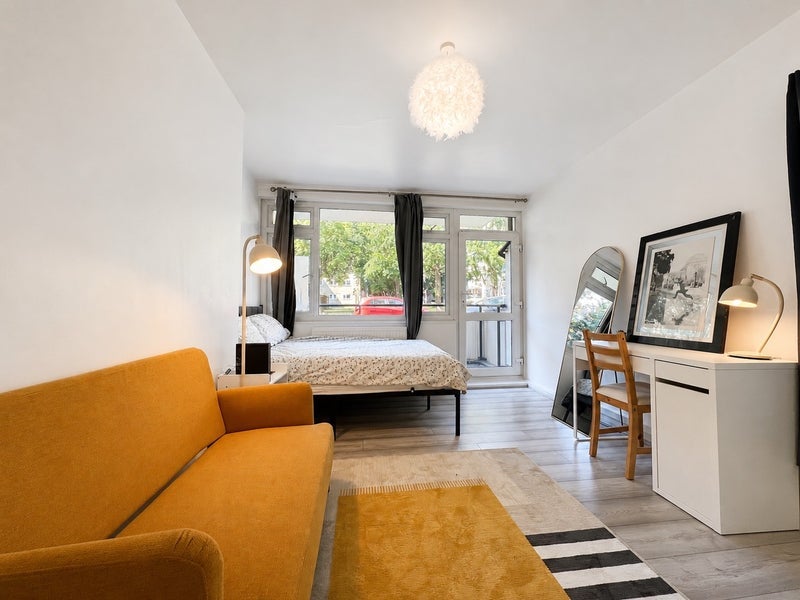 Room Catherall Road in Greater London