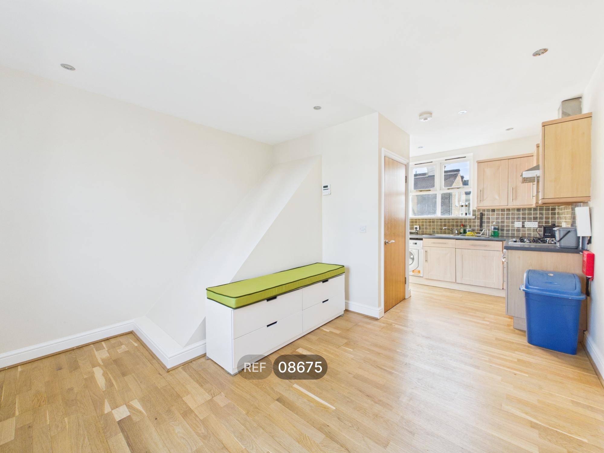 Flat Linom Road in Greater London