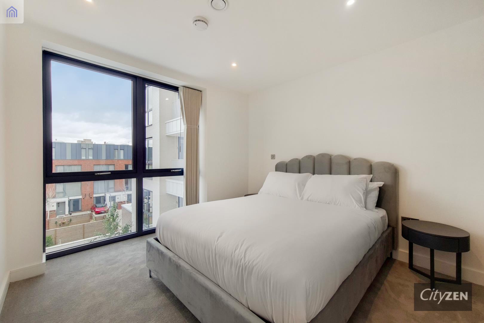 Flat Clapham Road in Greater London