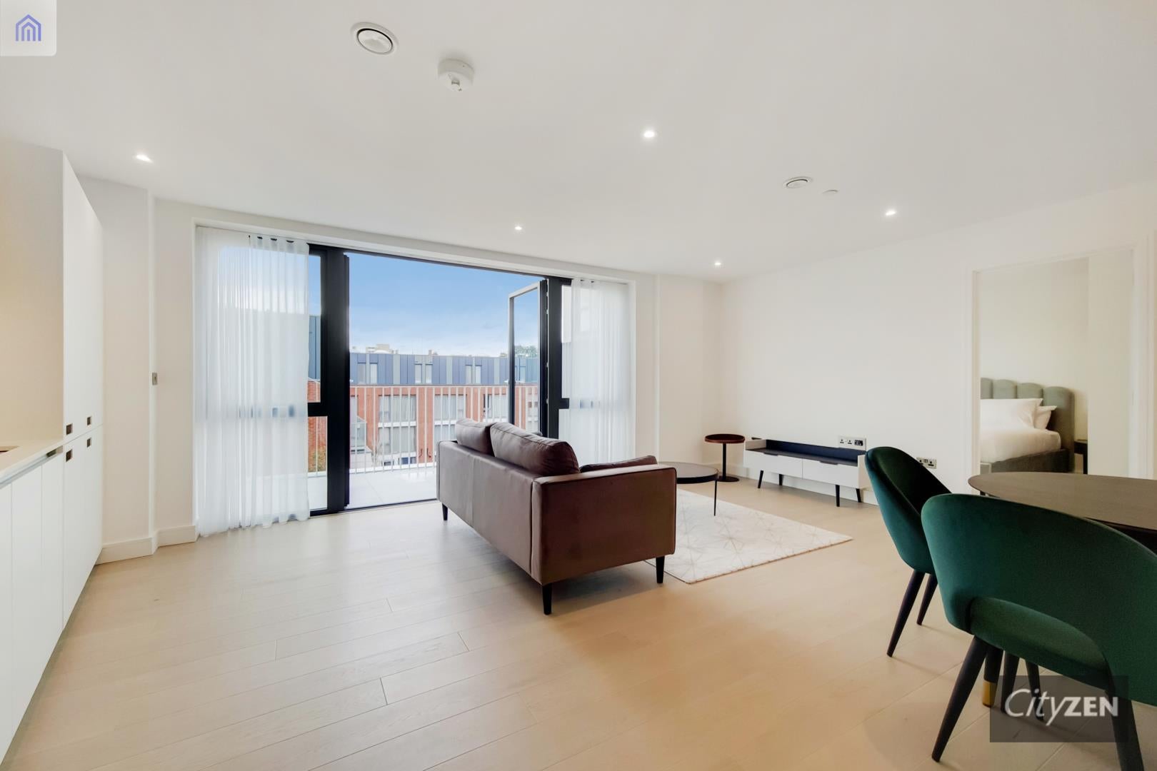 Flat Clapham Road in Greater London