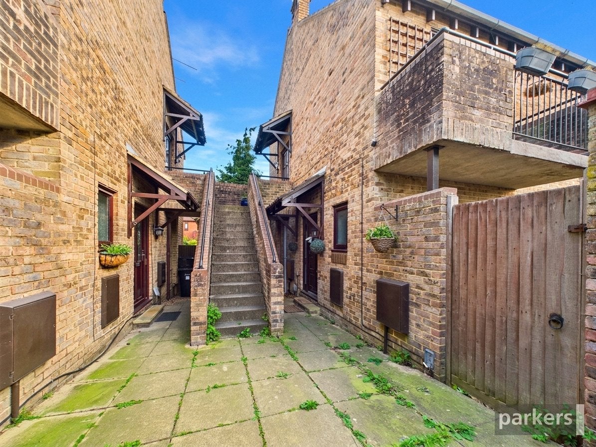 Flat Maiden Place in Earley