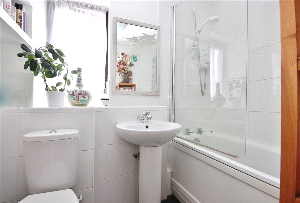 Flat A308 in Staines-upon-Thames