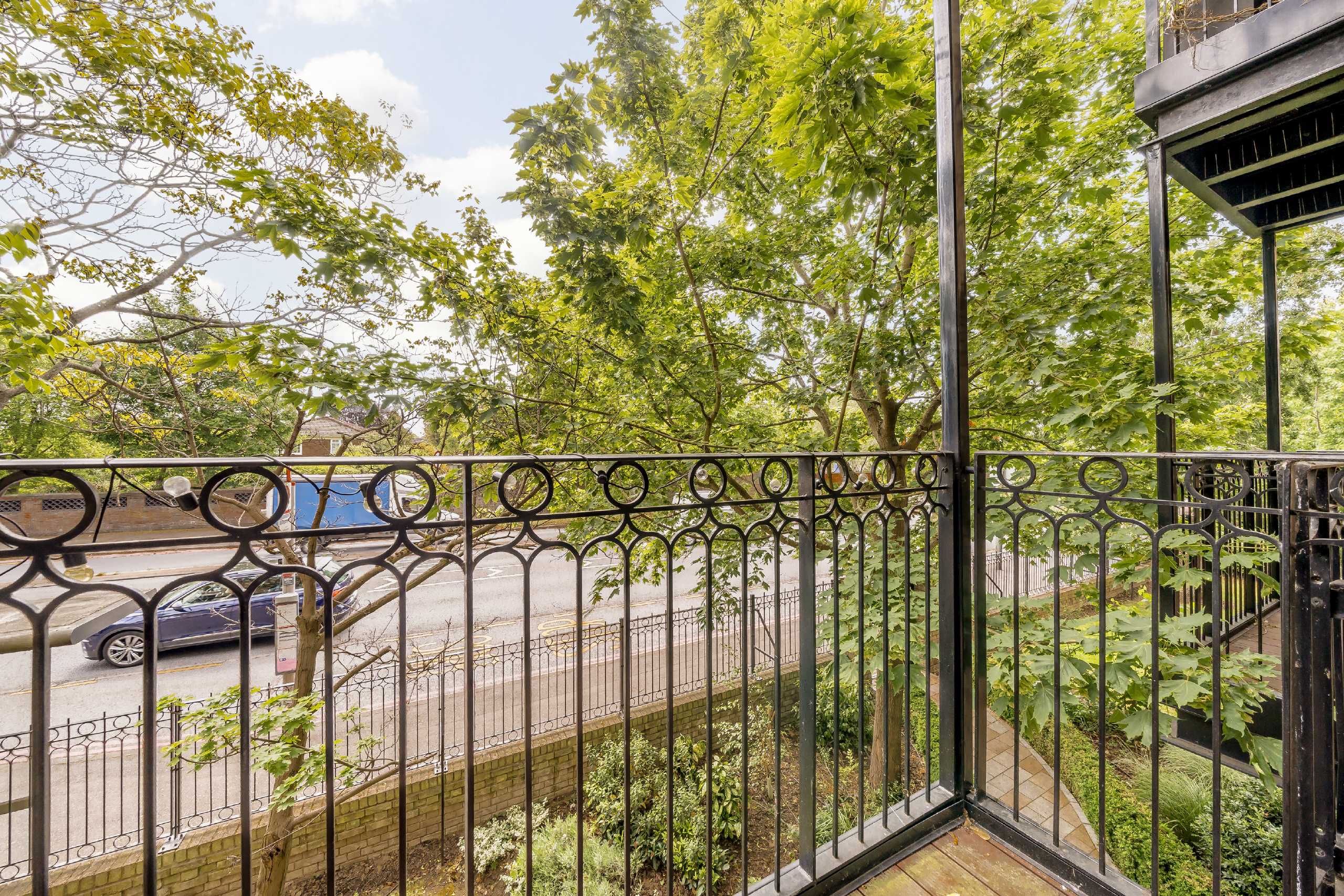 Flat Palladian Gardens in Greater London
