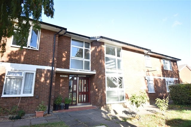 Flat Anglesea Road in Greater London