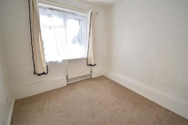 Flat Anglesea Road in Greater London