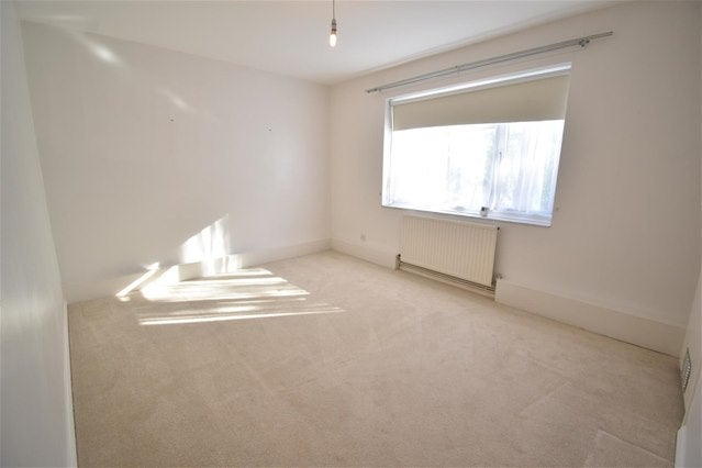 Flat Anglesea Road in Greater London