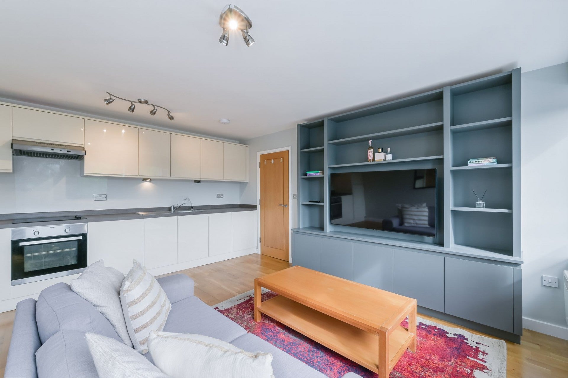 Flat Heath Road in Greater London