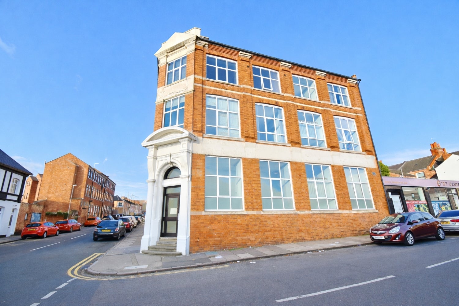 Flat Artizan Road in Northampton
