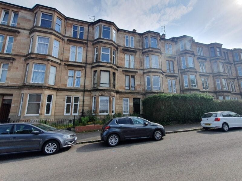 Flat Ingleby Drive in Glasgow