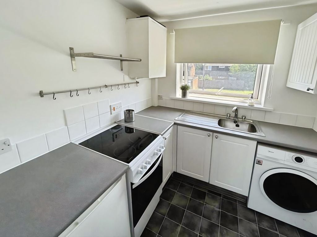 Flat Ebchester Court in Newcastle upon Tyne