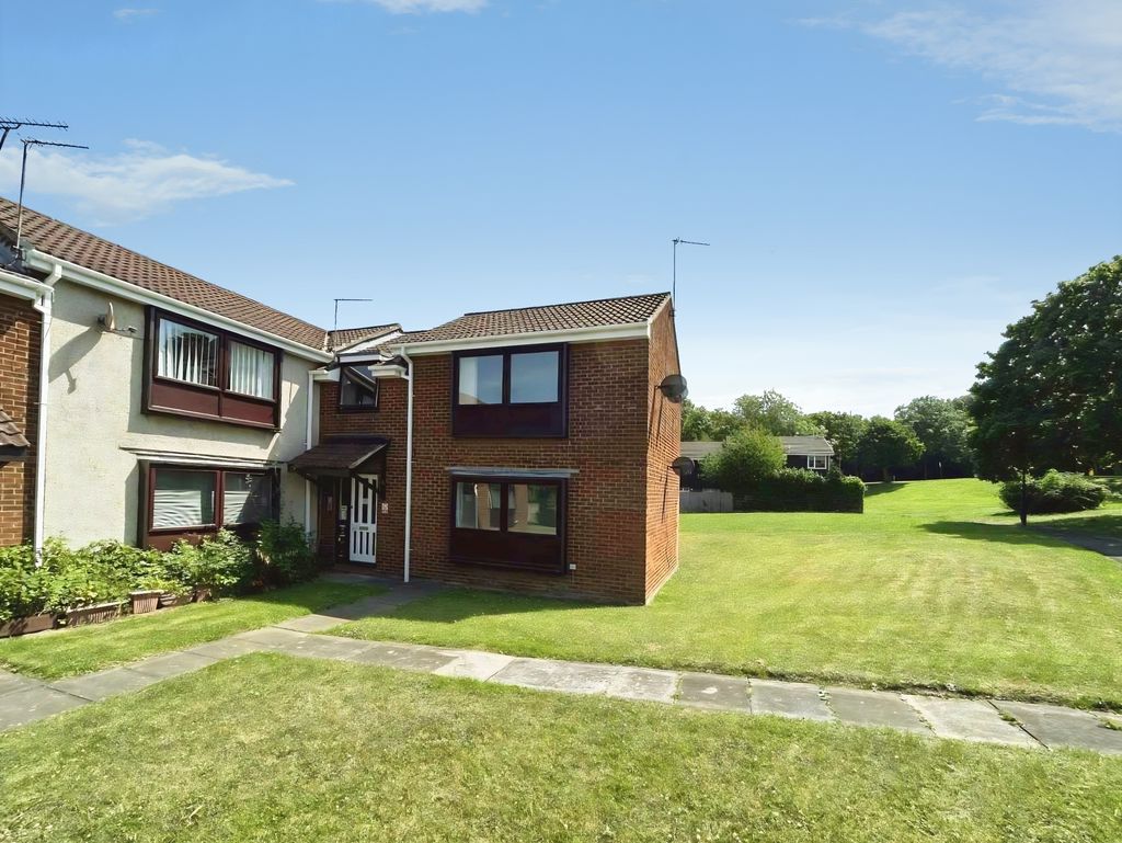 Flat Ebchester Court in Newcastle upon Tyne