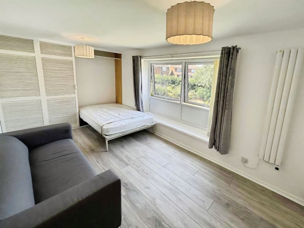 Flat Ebchester Court in Newcastle upon Tyne