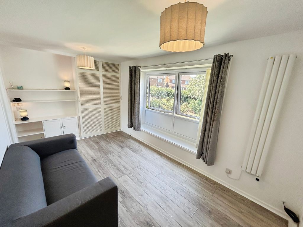 Flat Ebchester Court in Newcastle upon Tyne